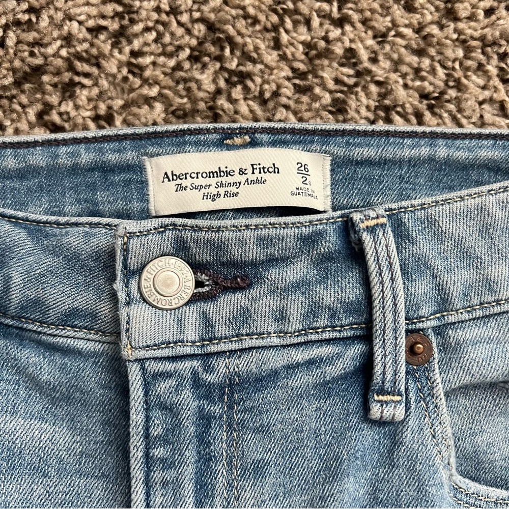 A&F Light Blue Women's Jeans - Picture 9 of 10
